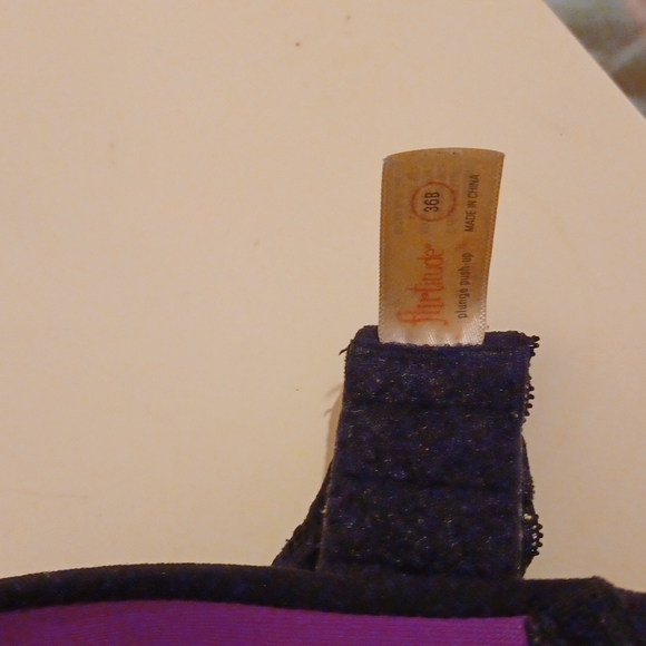 Plunge, push up bra - Picture 2 of 3